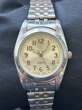 Silver Tone Women’s Stretch Band Quartz Watch